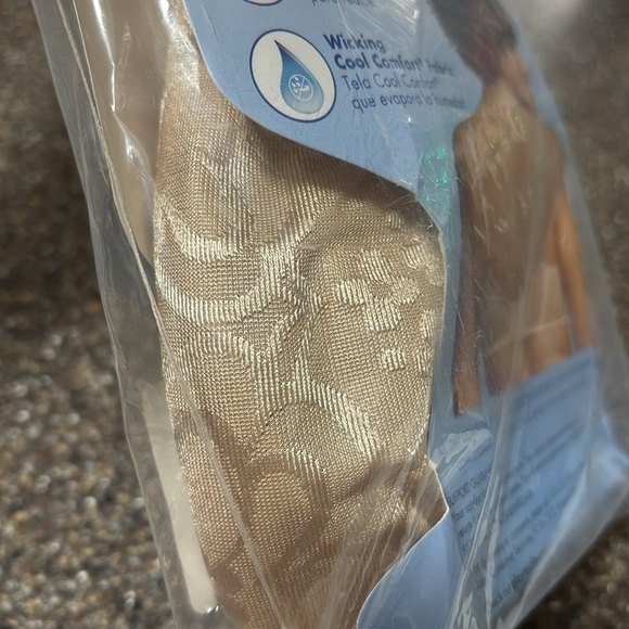 NIP Playtex 38 B 18 Hour Ultimate Lift & Support Wireless Full Coverage BRA - Picture 7 of 8